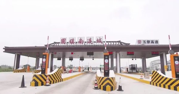 出彩速配 800名工人假期奋战五蒙高速