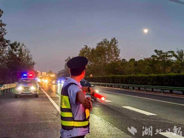 安联 国庆期间湖北人多能“跑”？全省公路水路发送旅客同比增21.76%